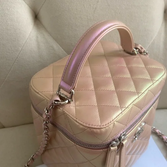 💗✨ CHANEL Iridescent Pink Vanity Top Handle-Crossbody in New/Pristine, Full Set - Picture 3 of 13